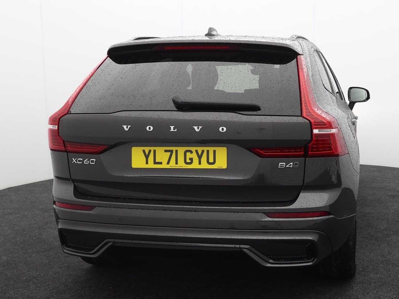 Volvo XC60 2.0 B4 MHEV R-Design — image 9