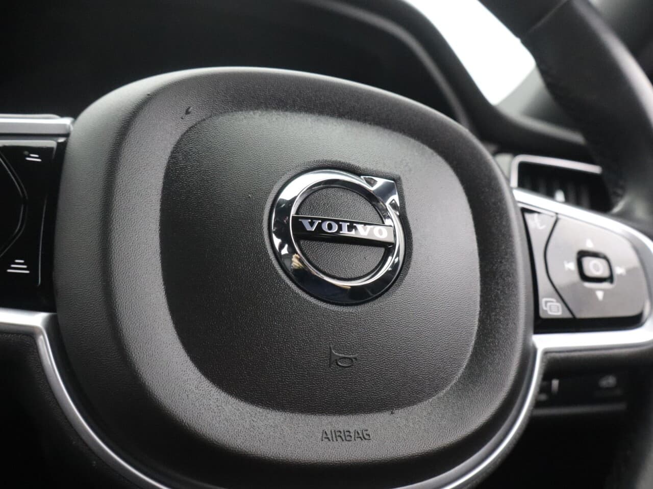 Volvo XC60 2.0 B4 MHEV R-Design — image 20
