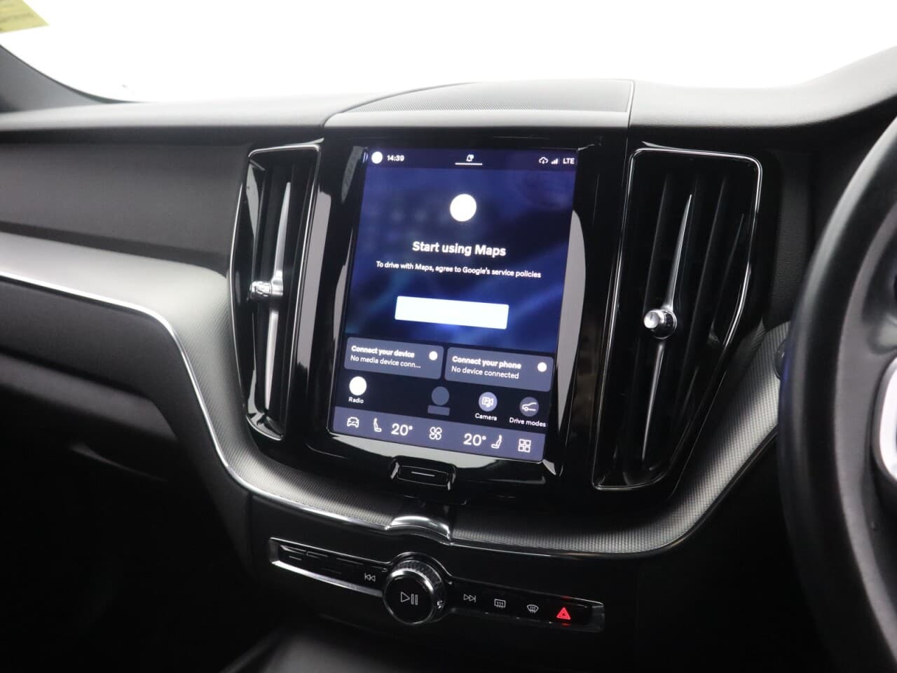 Volvo XC60 2.0 B4 MHEV R-Design — image 22