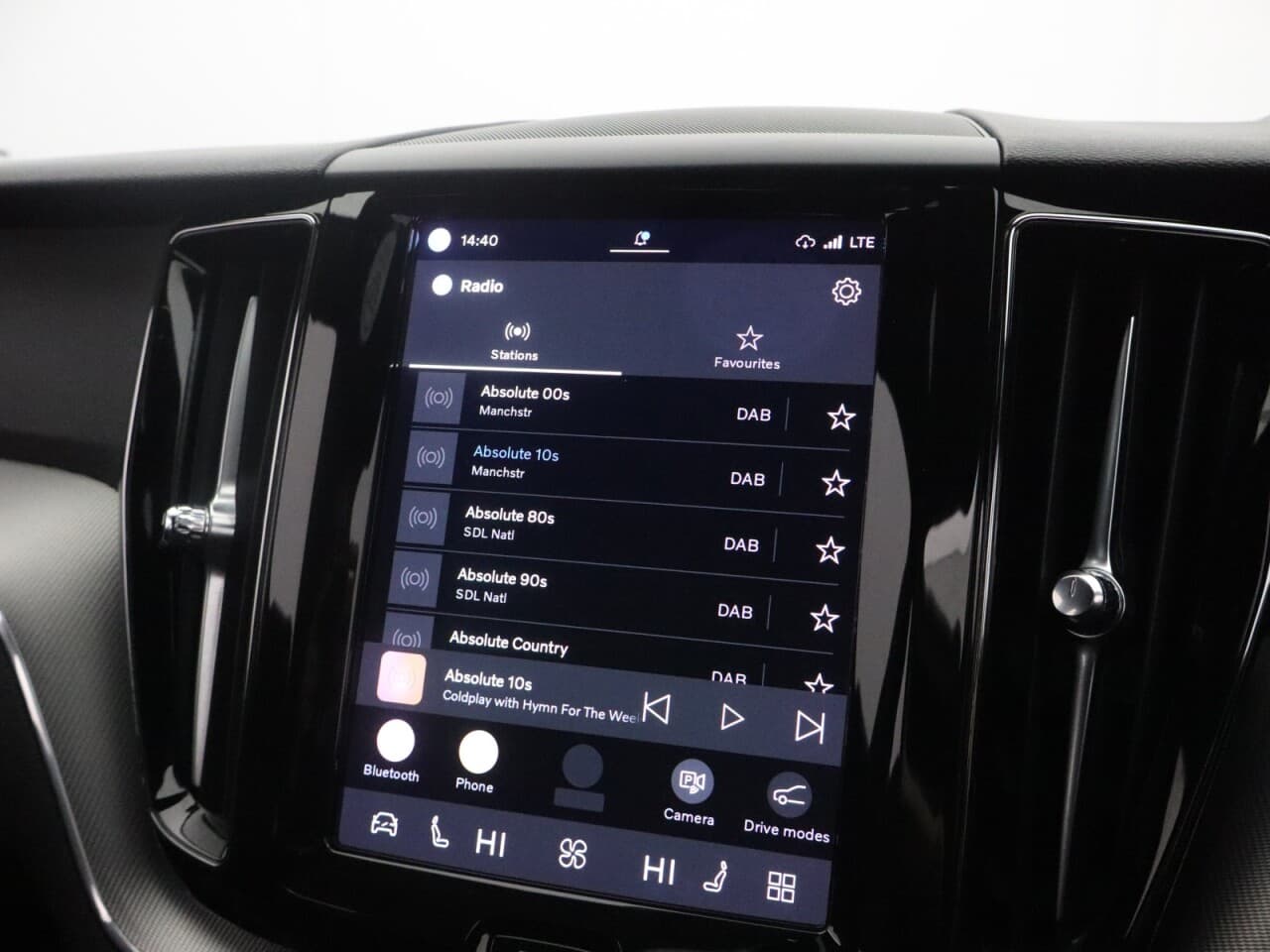 Volvo XC60 2.0 B4 MHEV R-Design — image 36