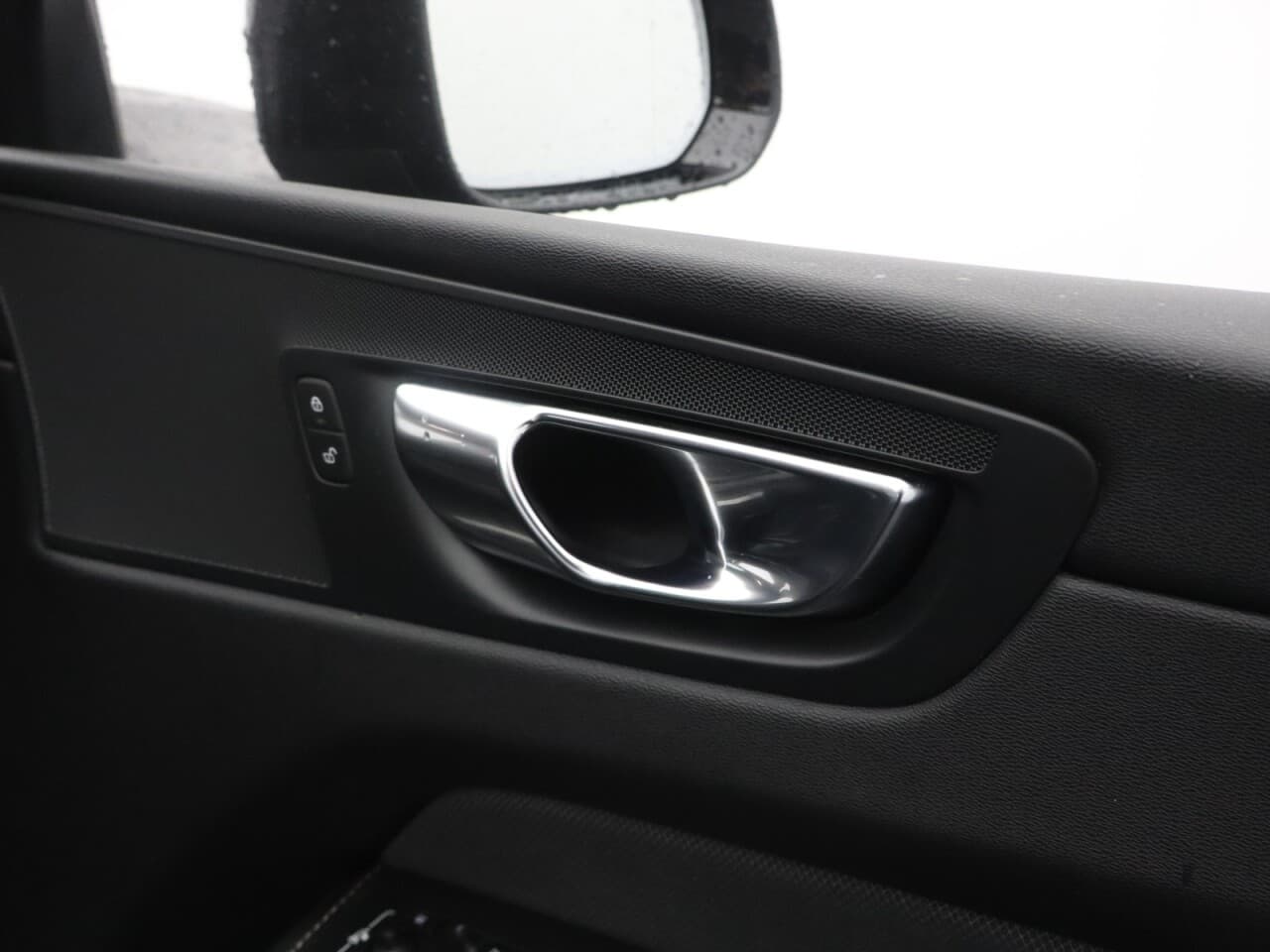 Volvo XC60 2.0 B4 MHEV R-Design — image 41