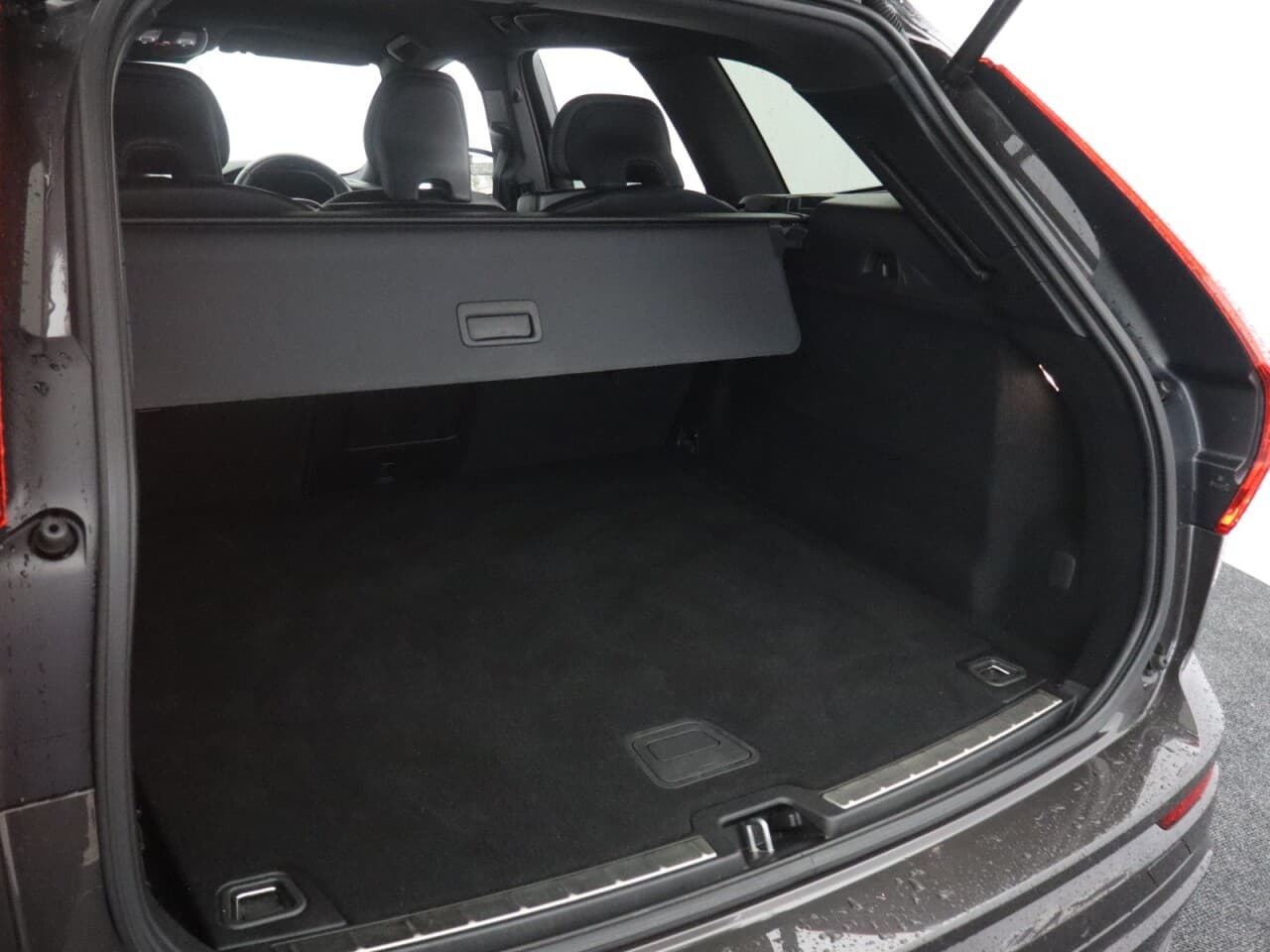 Volvo XC60 2.0 B4 MHEV R-Design — image 44