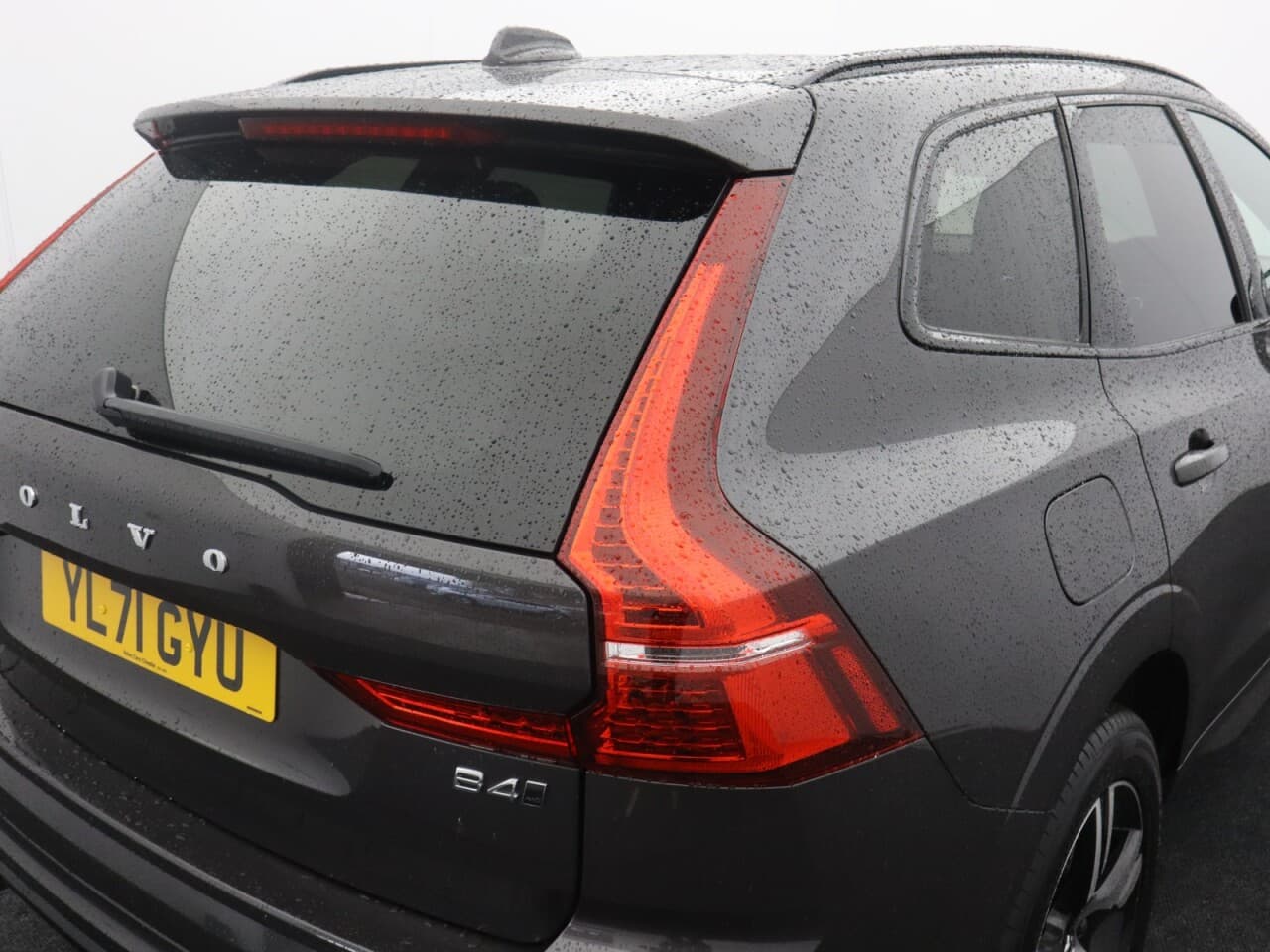Volvo XC60 2.0 B4 MHEV R-Design — image 57