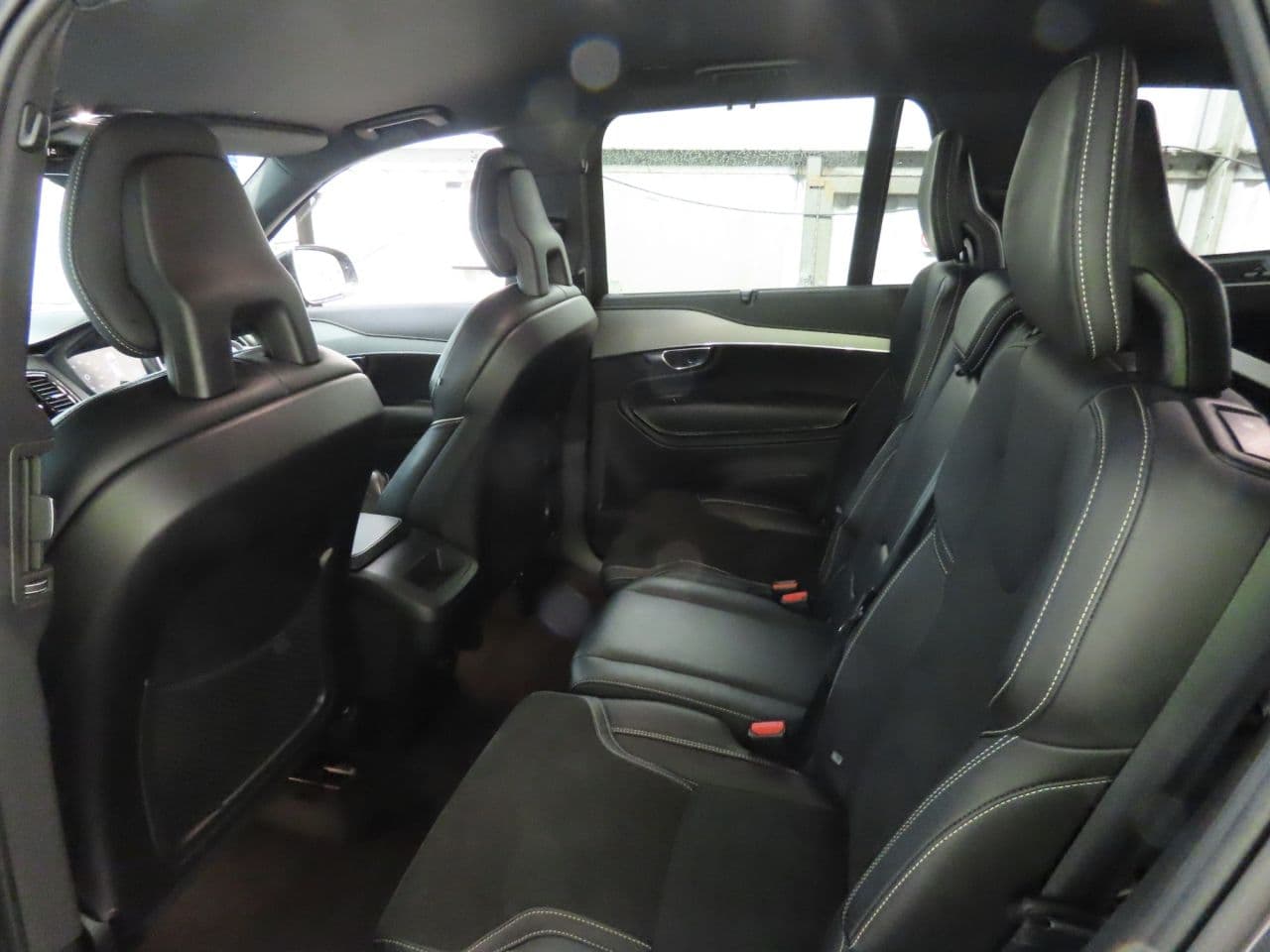 Volvo XC90 2.0 B5 MHEV R-Design — image 11