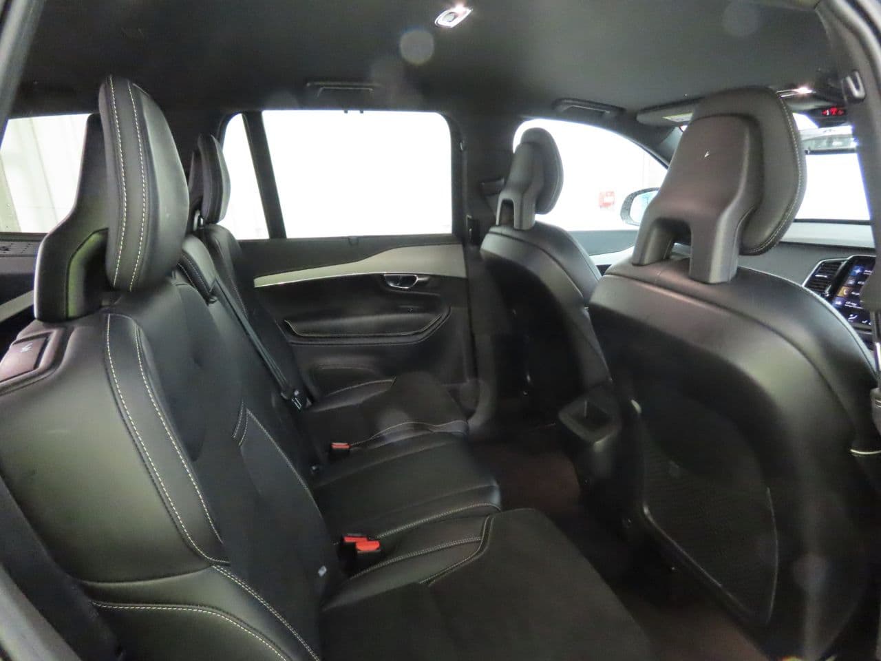 Volvo XC90 2.0 B5 MHEV R-Design — image 12