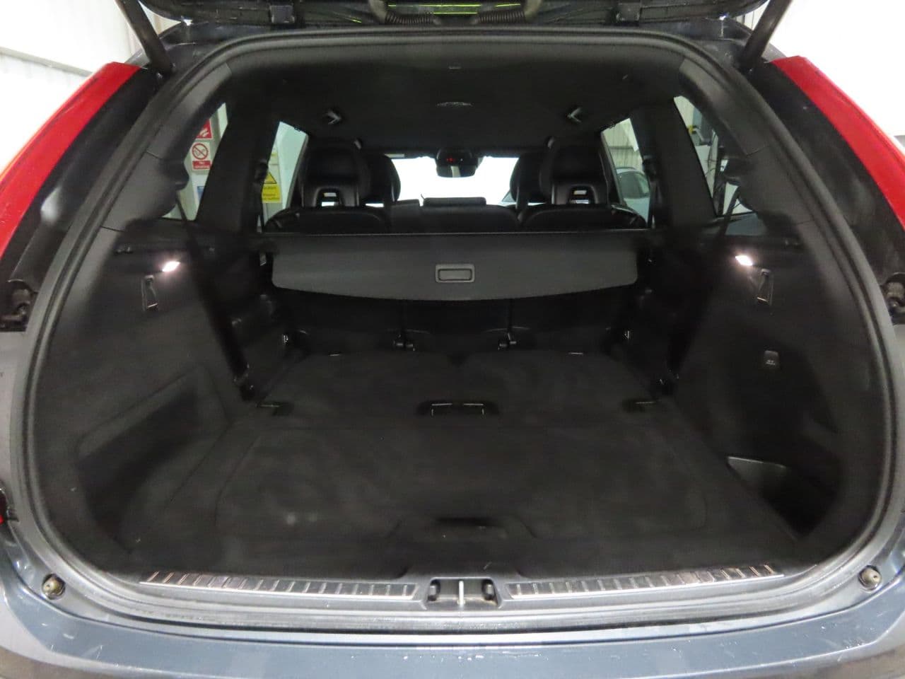 Volvo XC90 2.0 B5 MHEV R-Design — image 13