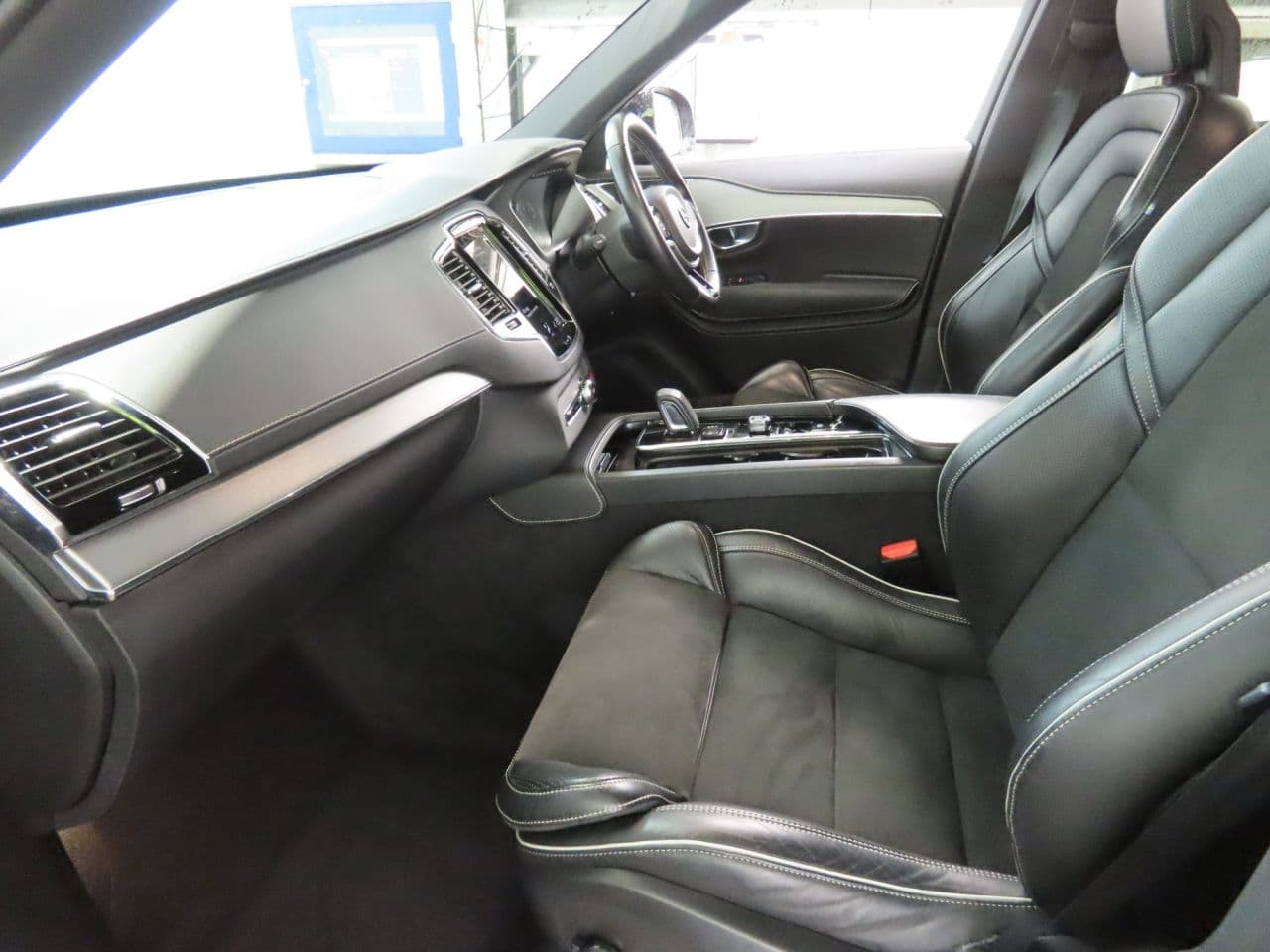 Volvo XC90 2.0 B5 MHEV R-Design — image 9