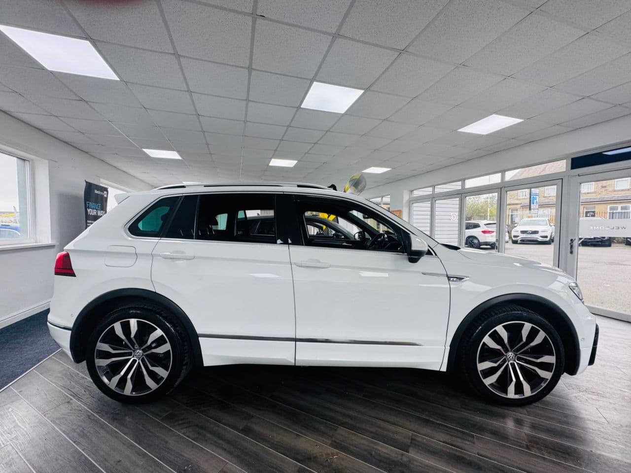 Volkswagen Tiguan 2.0 TDI R-Line Tech — image 2