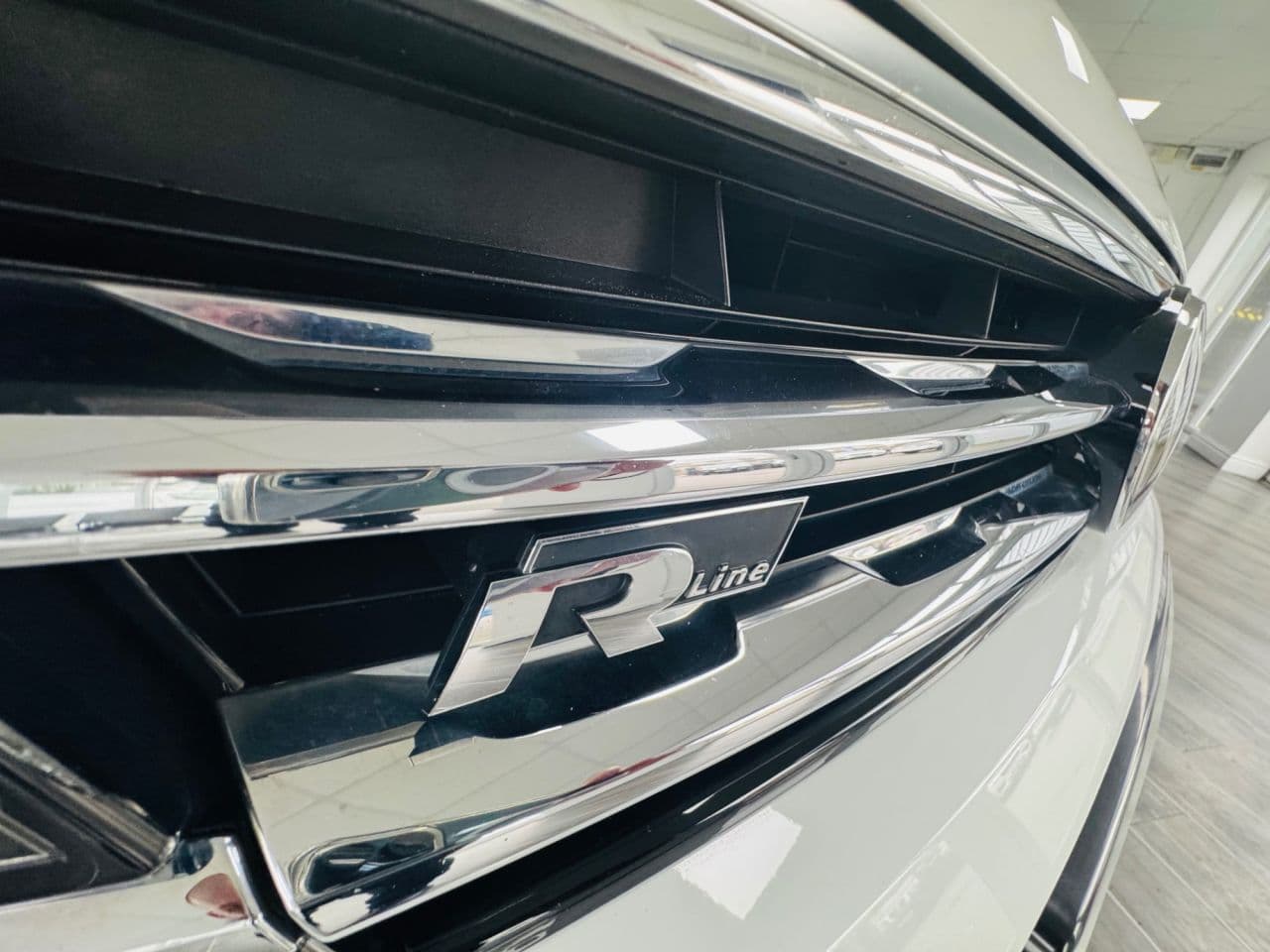 Volkswagen Tiguan 2.0 TDI R-Line Tech — image 9