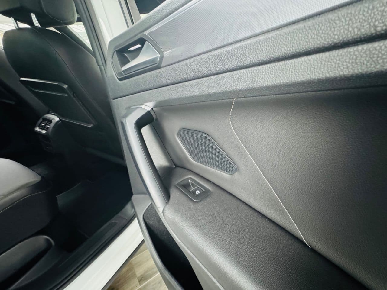 Volkswagen Tiguan 2.0 TDI R-Line Tech — image 17