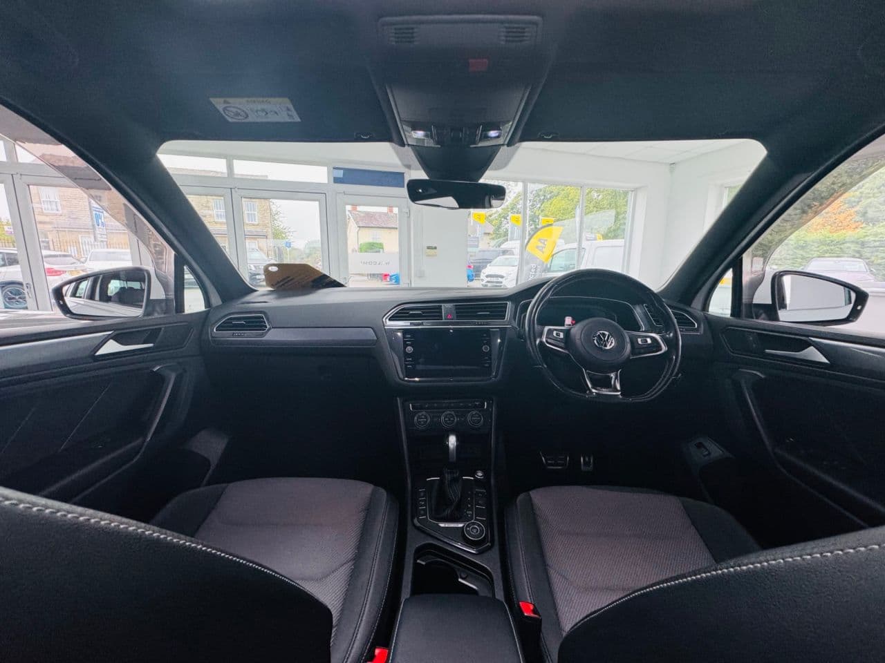 Volkswagen Tiguan 2.0 TDI R-Line Tech — image 18