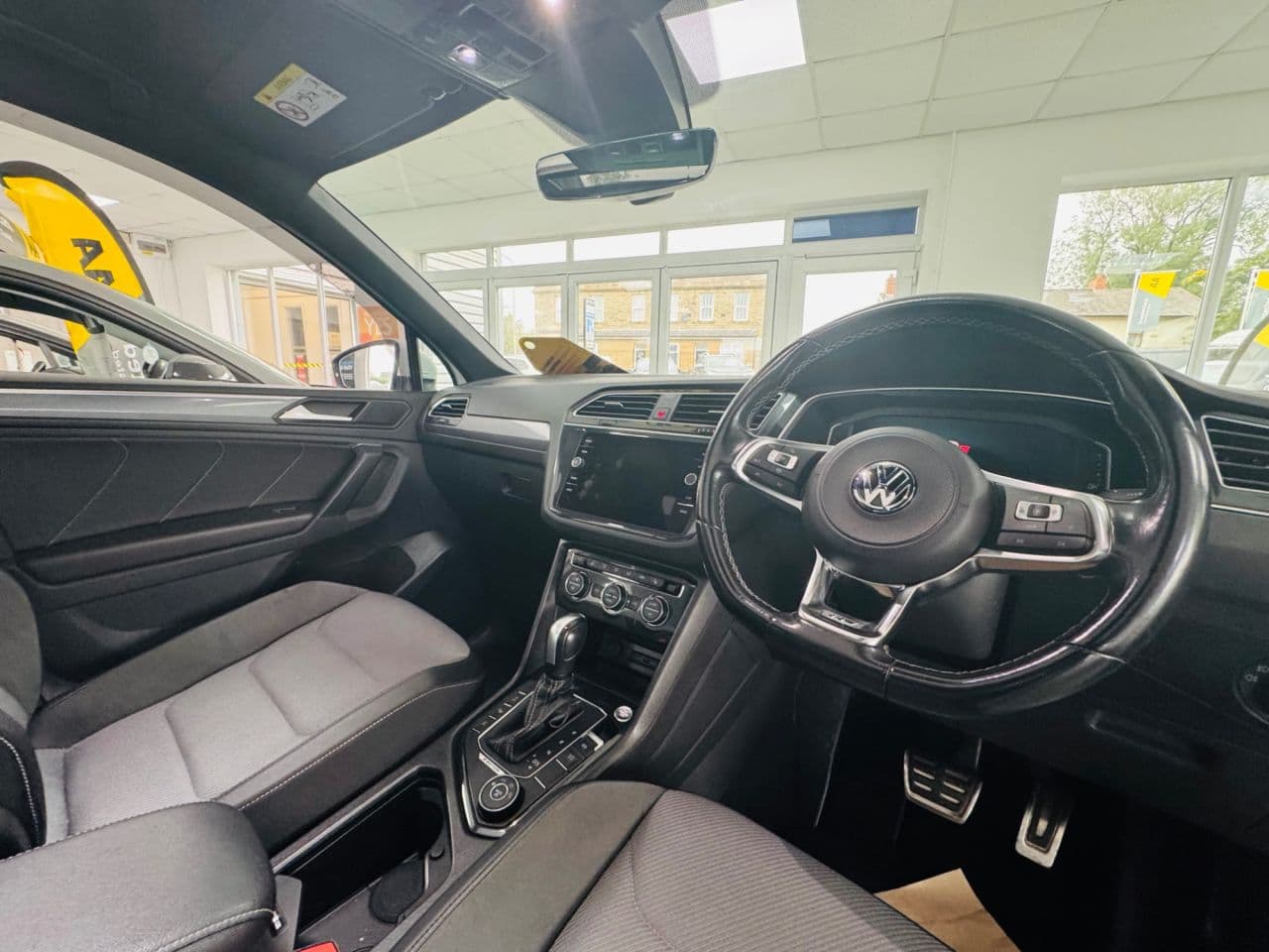 Volkswagen Tiguan 2.0 TDI R-Line Tech — image 20