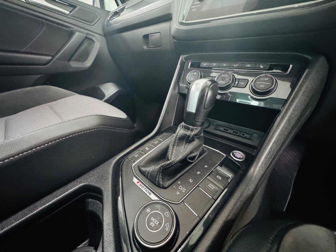 Volkswagen Tiguan 2.0 TDI R-Line Tech — image 24