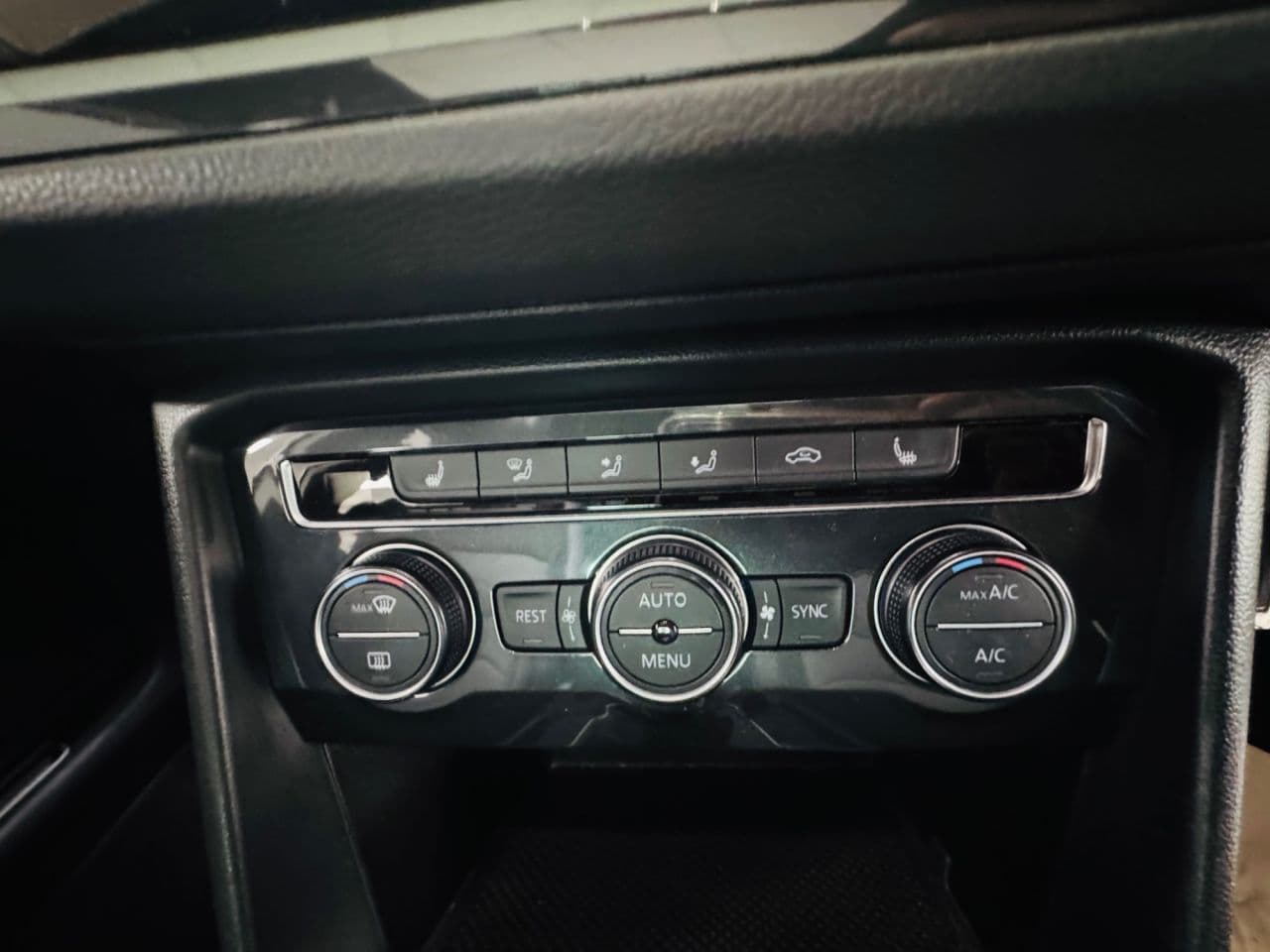 Volkswagen Tiguan 2.0 TDI R-Line Tech — image 25