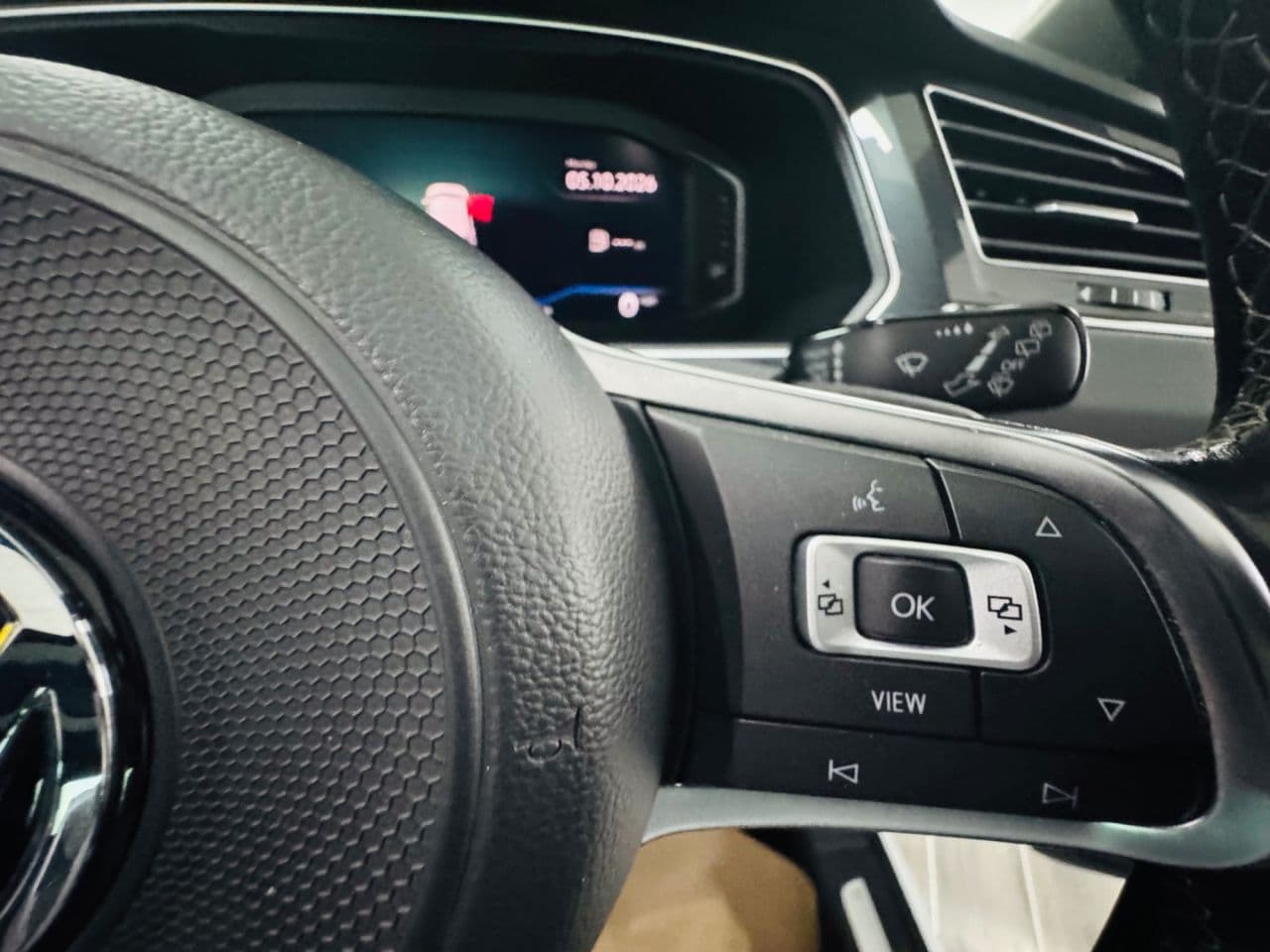 Volkswagen Tiguan 2.0 TDI R-Line Tech — image 28