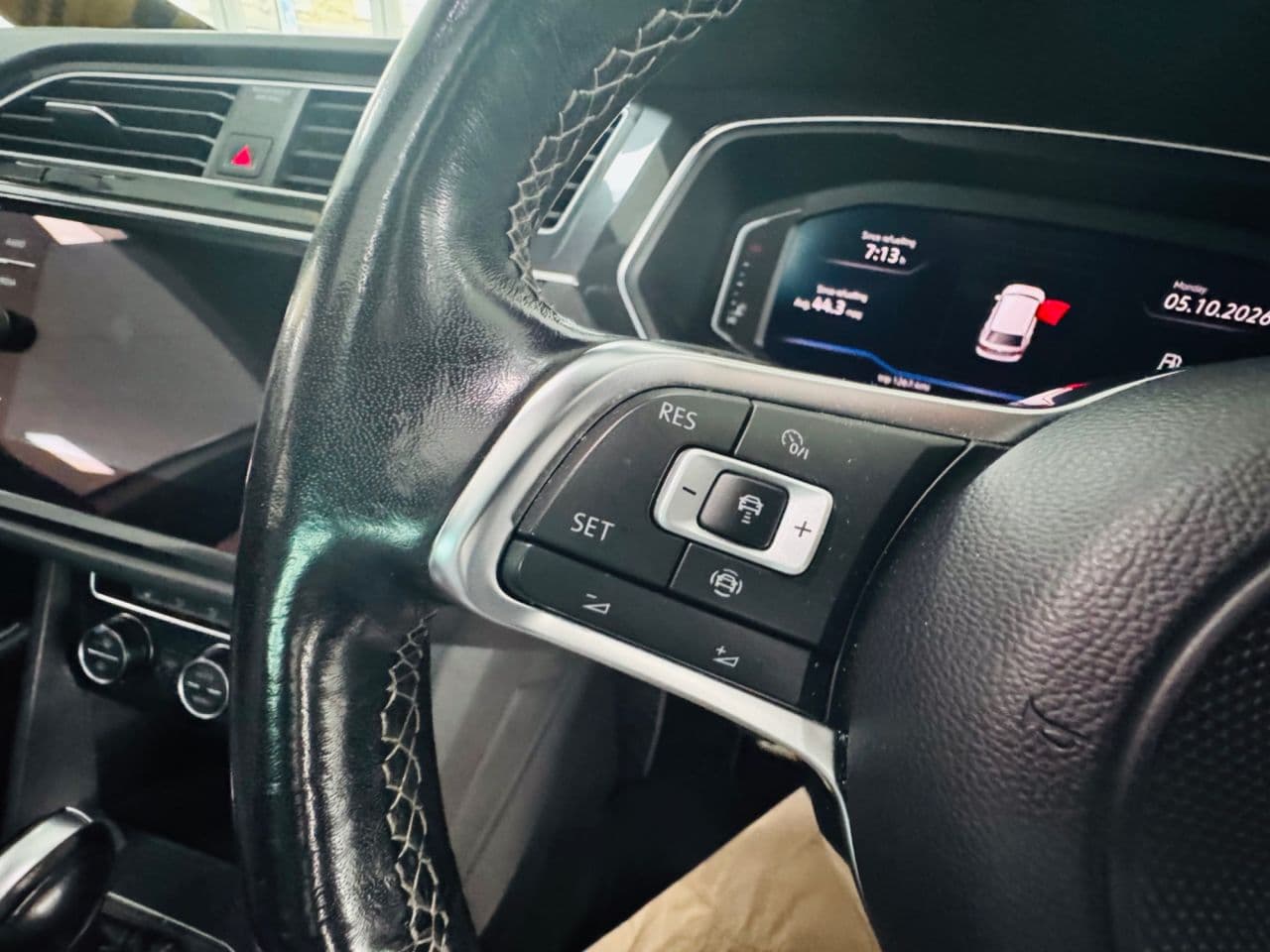 Volkswagen Tiguan 2.0 TDI R-Line Tech — image 30