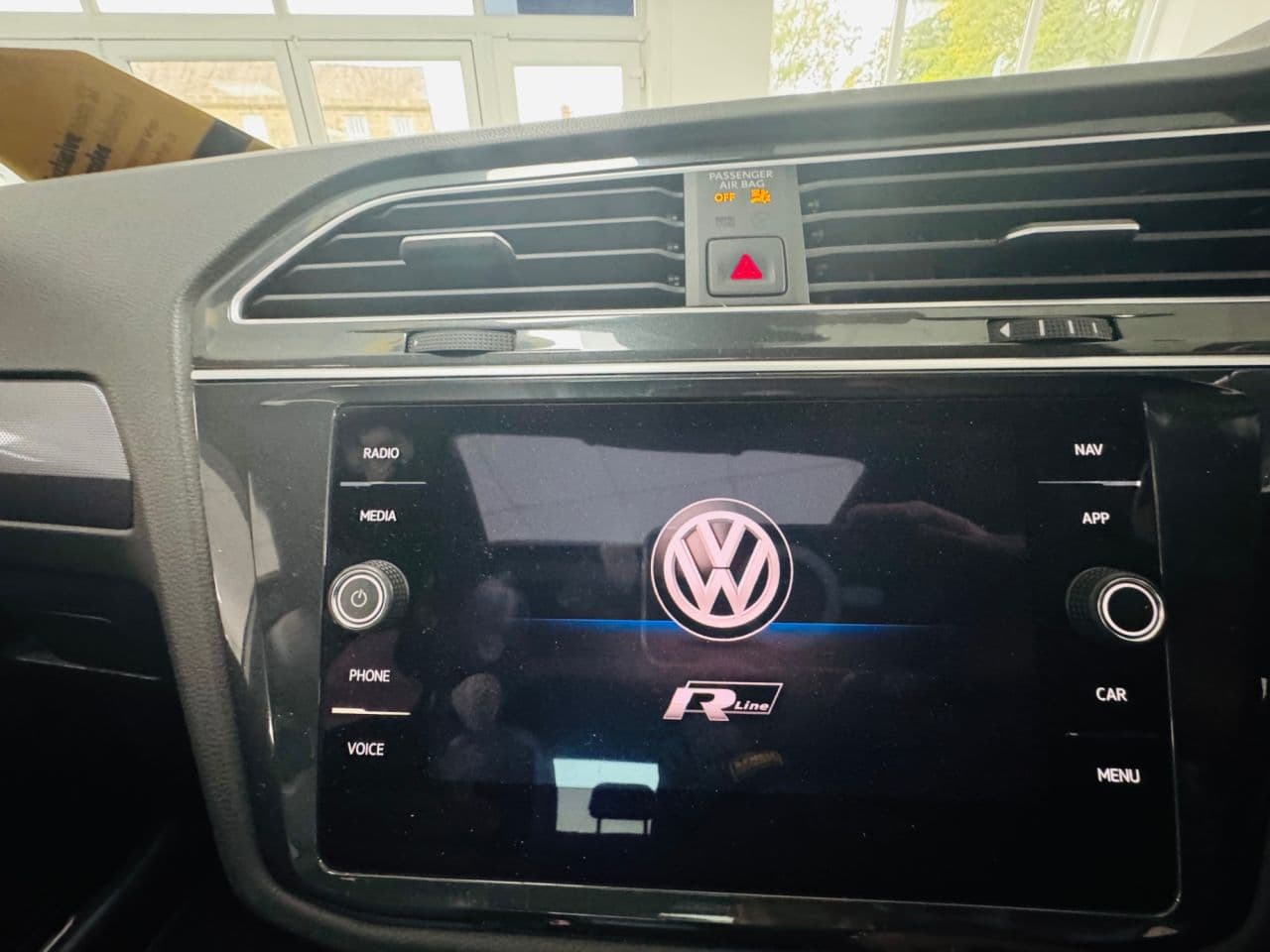Volkswagen Tiguan 2.0 TDI R-Line Tech — image 31