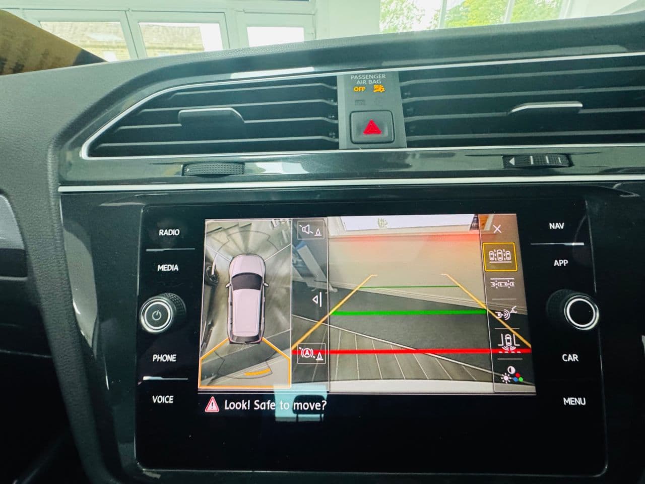 Volkswagen Tiguan 2.0 TDI R-Line Tech — image 34