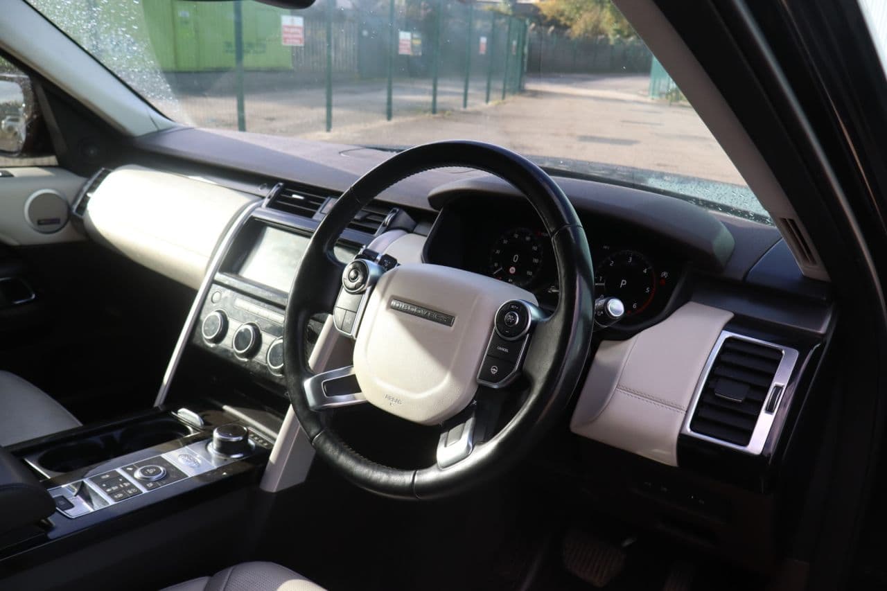 Land Rover Discovery 2.0 SD4 HSE Luxury — image 6