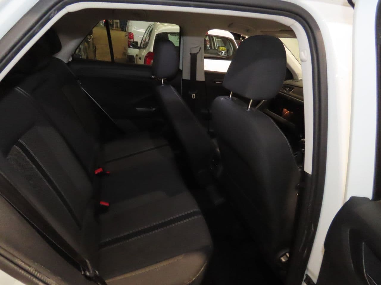 Volkswagen T-Roc 1.0 TSI GPF Design — image 11