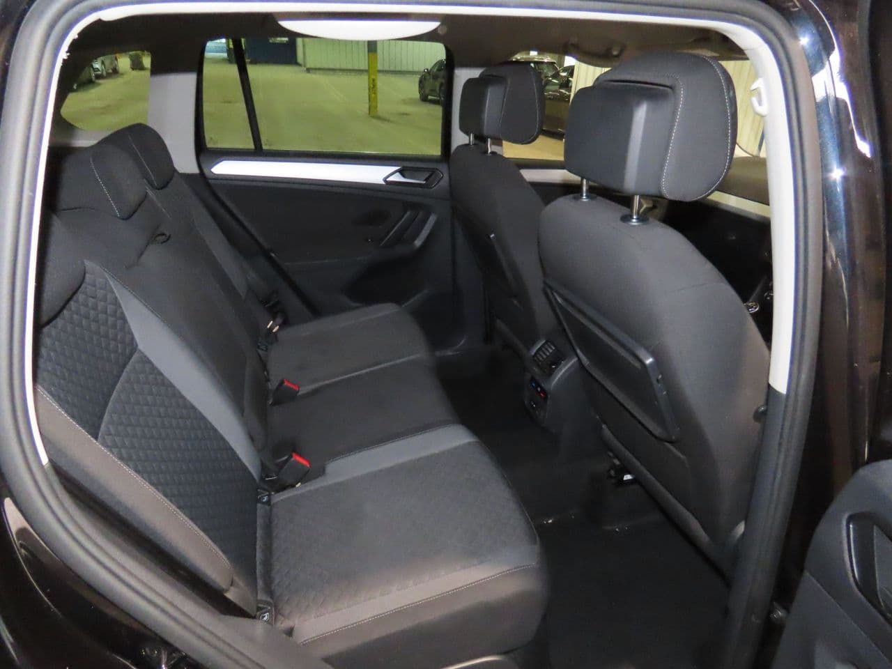 Volkswagen Tiguan 1.4 TSI SE Navigation — image 11