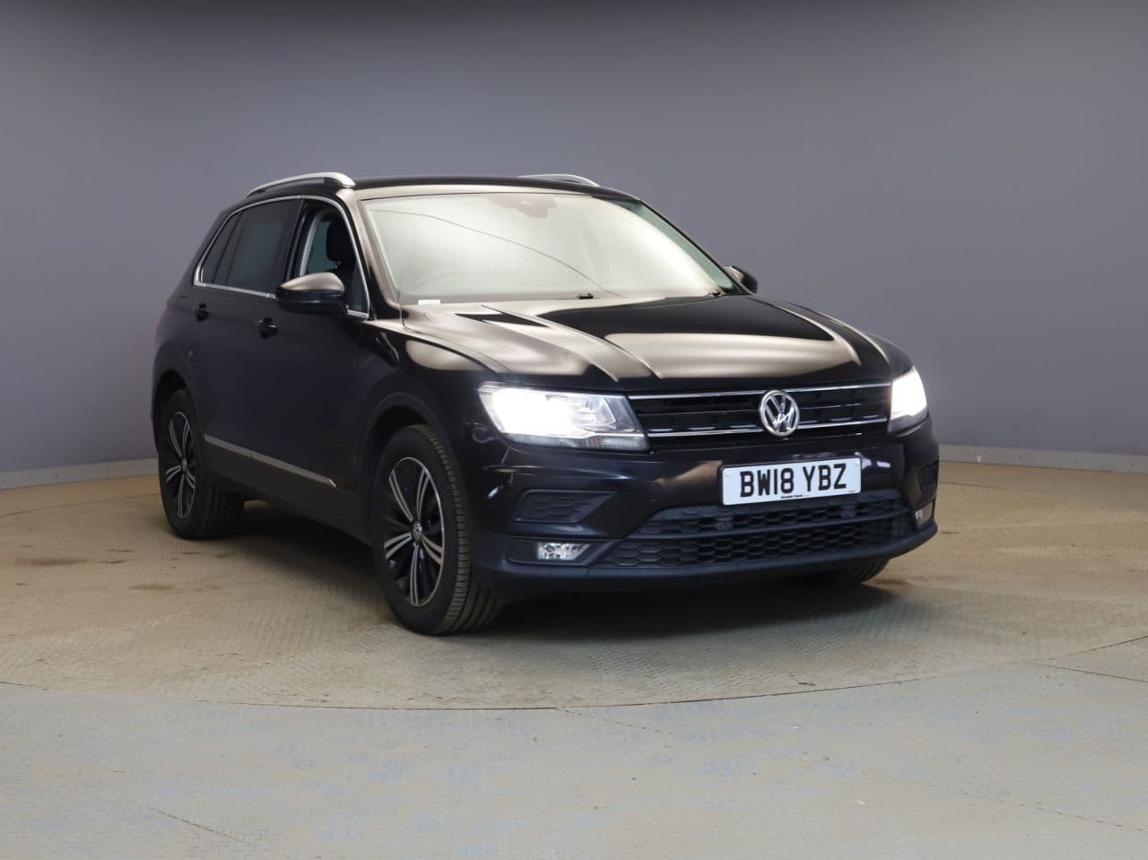 Volkswagen Tiguan 1.4 TSI SE Navigation view 1
