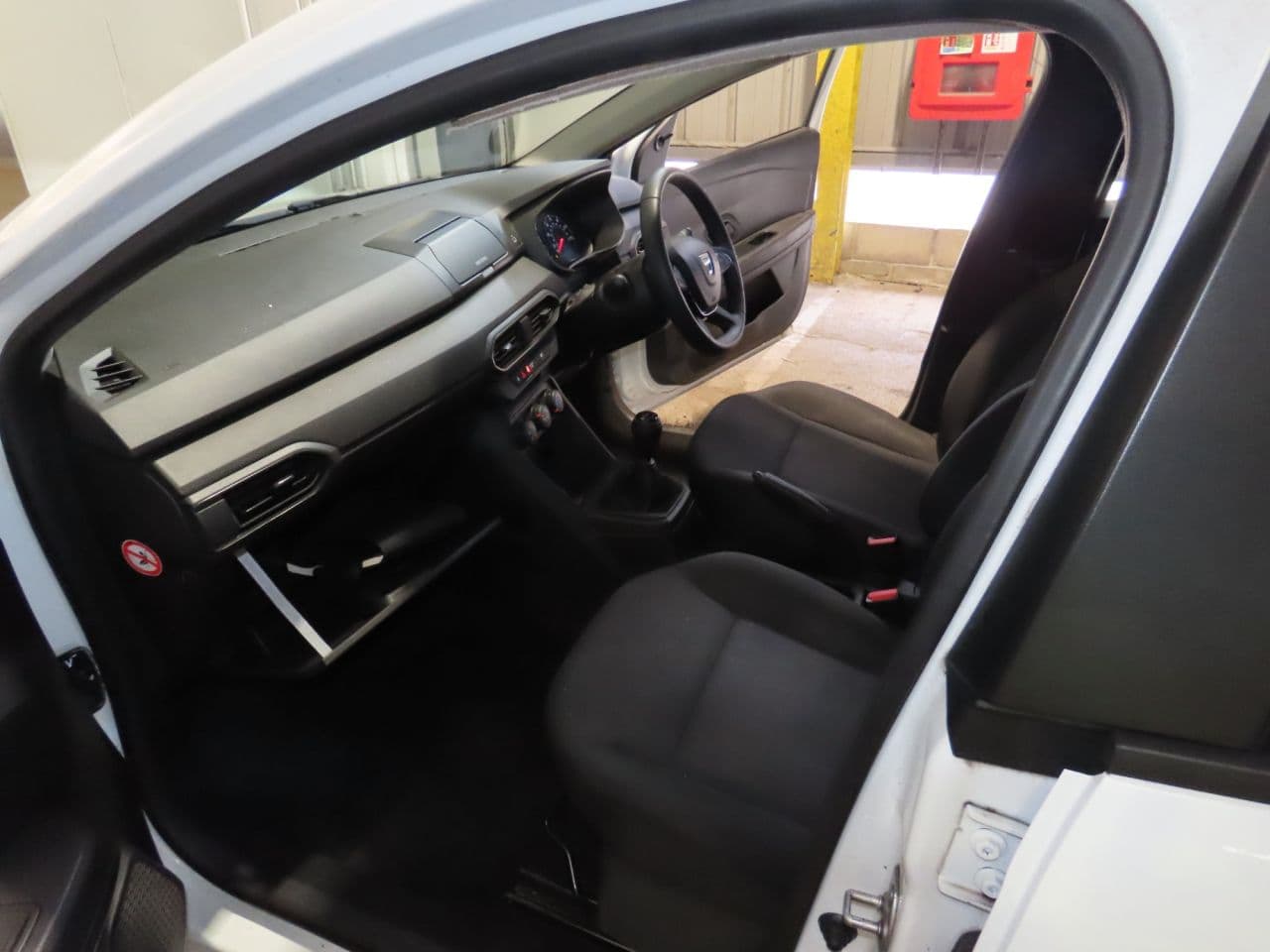 Dacia Sandero 1.0 SCe Essential — image 8