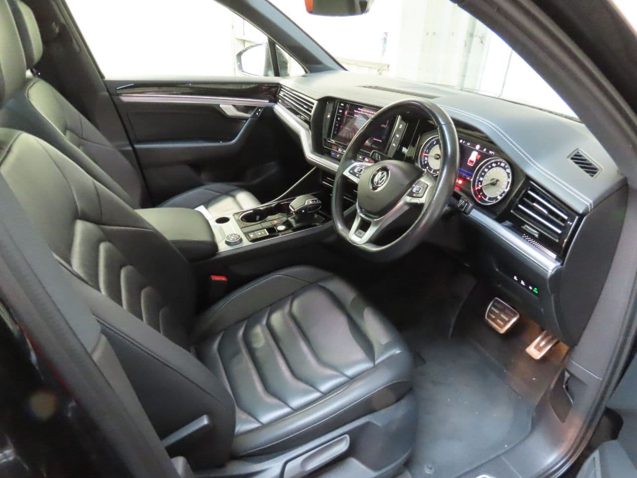 Volkswagen Touareg 3.0 TDI V6 R-Line — image 7