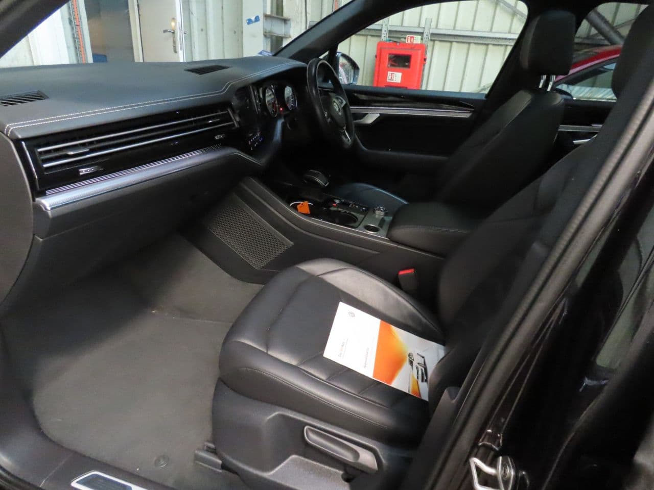 Volkswagen Touareg 3.0 TDI V6 R-Line — image 8