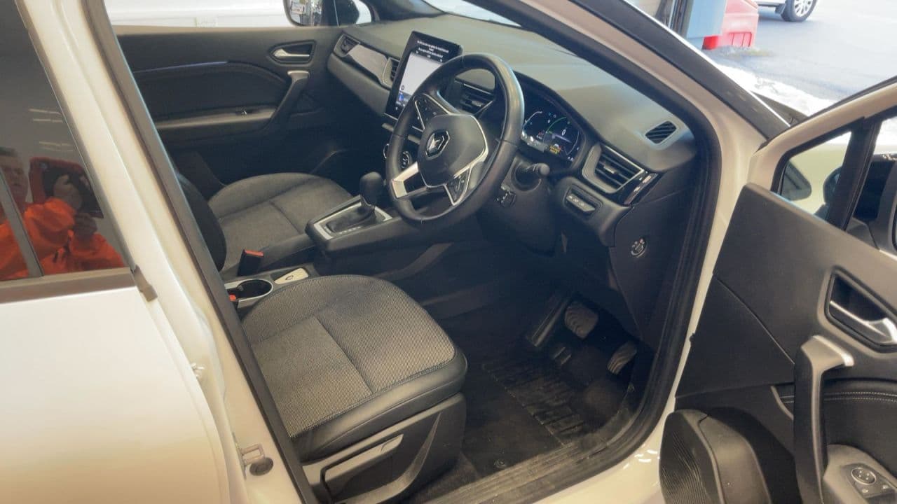 Renault Captur 1.6 E-TECH Rive Gauche SE — image 2