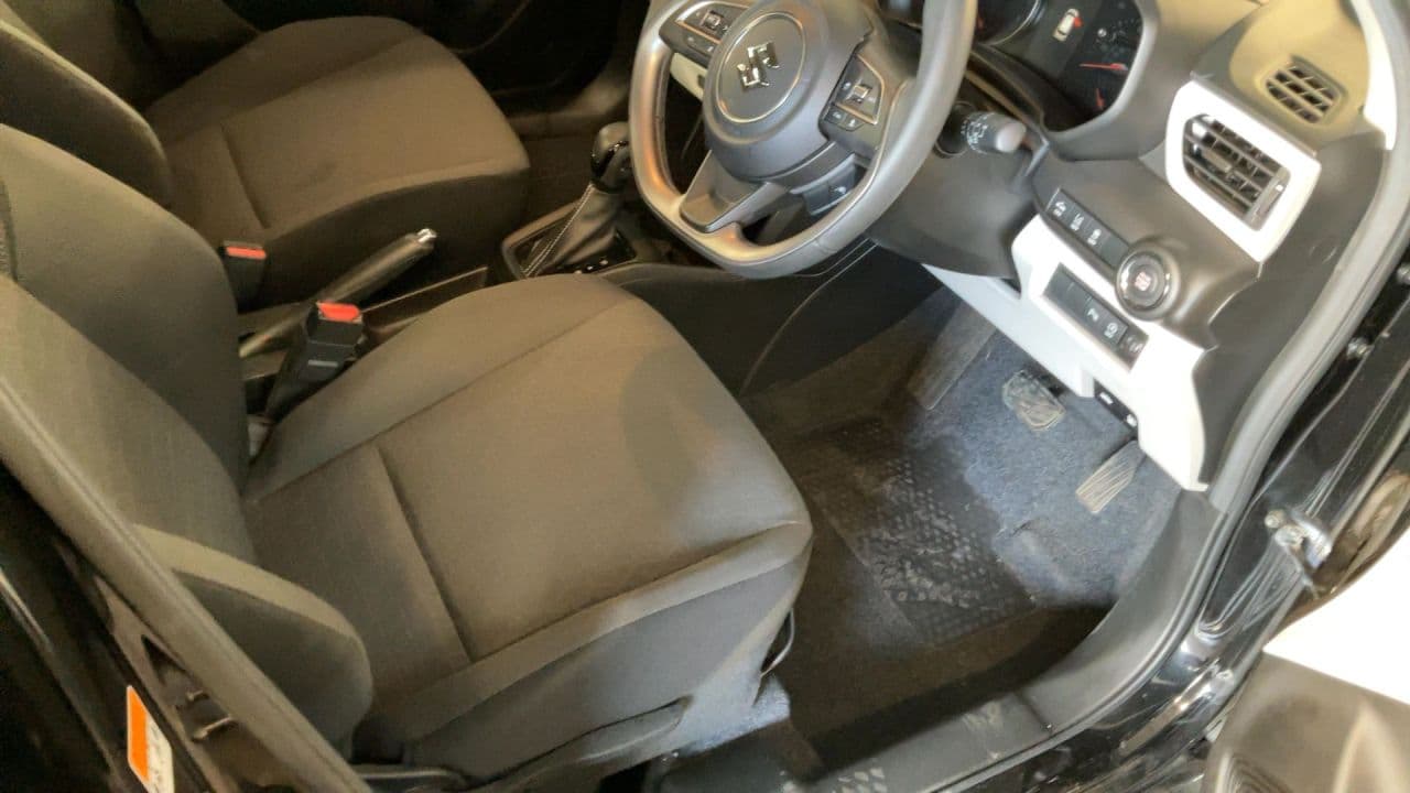 Suzuki Swift 1.2 MHEV Motion — image 2