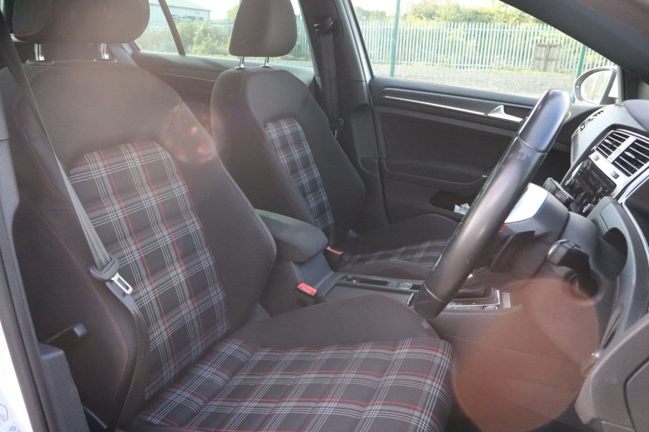 Volkswagen Golf 2.0 TSI GPF GTI Performance — image 6