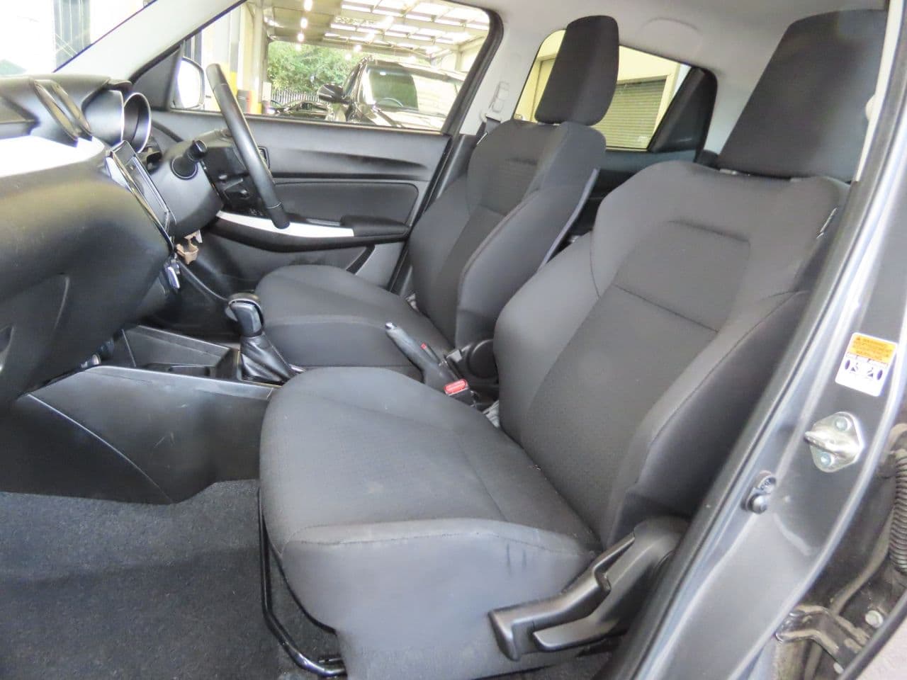 Suzuki Swift 1.2 Dualjet MHEV SZ-T — image 8