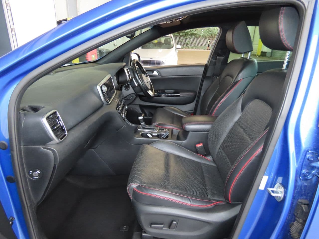 Kia Sportage 1.6 T-GDi GT-Line S — image 8