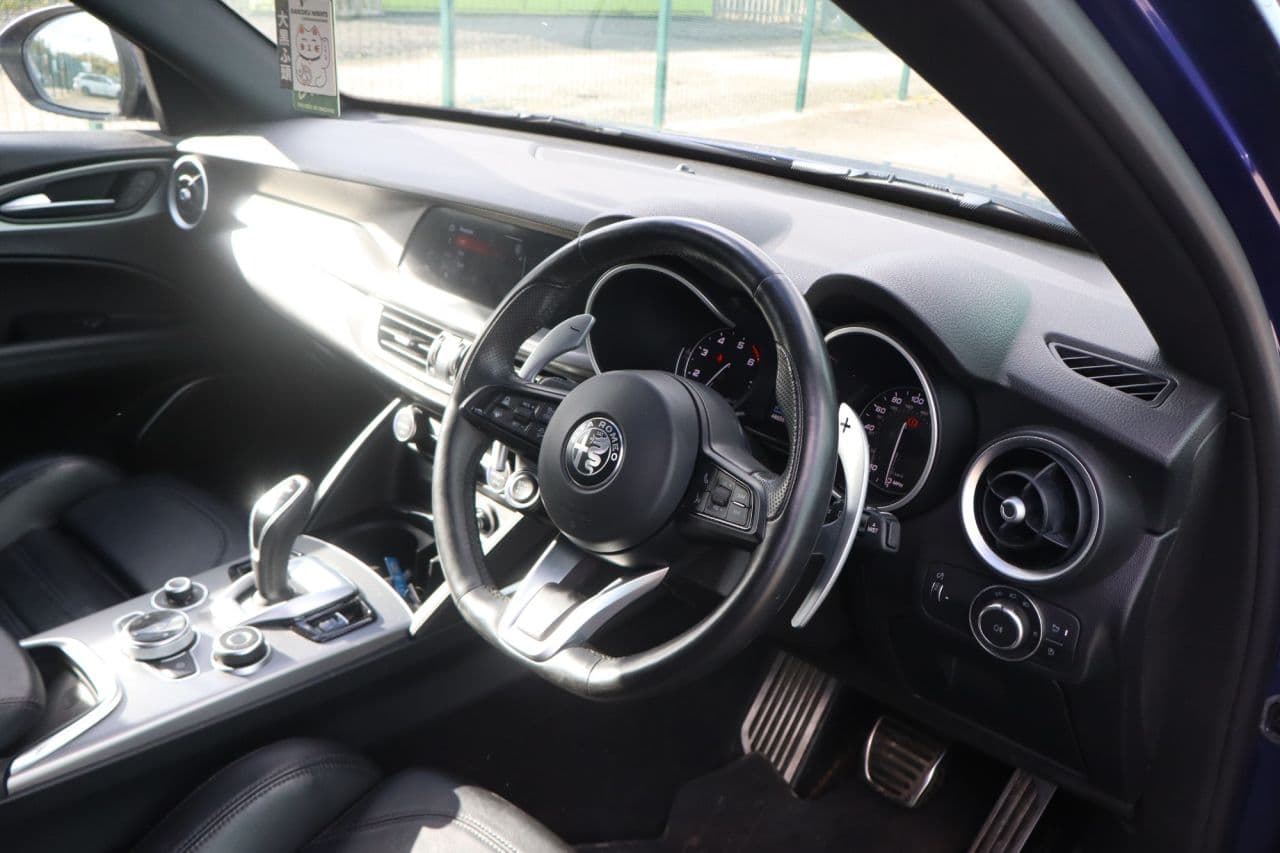 Alfa Romeo Stelvio 2.0T Veloce — image 6