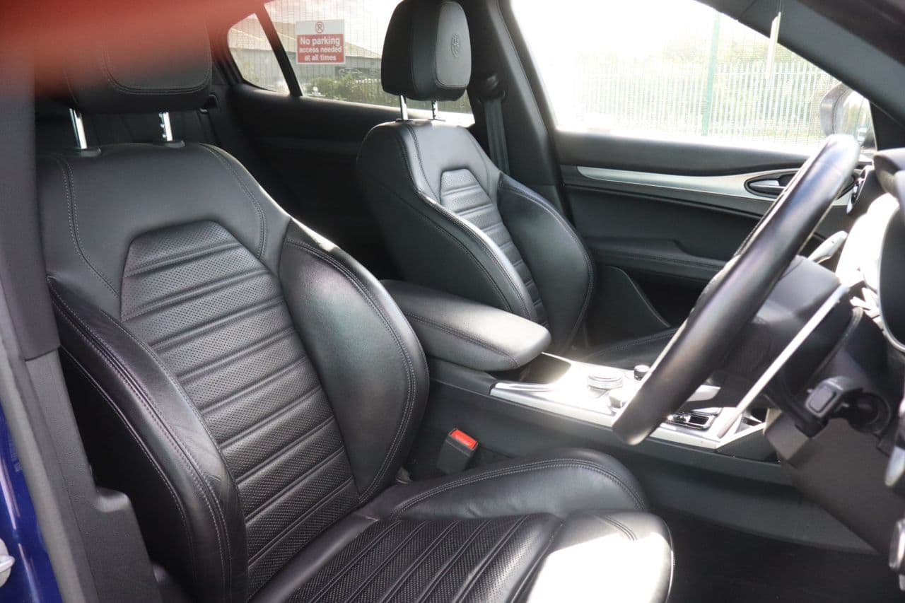 Alfa Romeo Stelvio 2.0T Veloce — image 8
