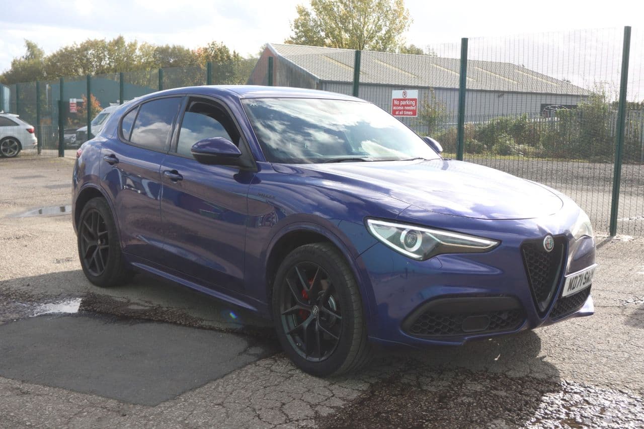Alfa Romeo Stelvio 2.0T Veloce view 1