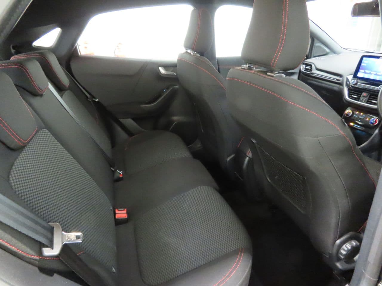 Ford Puma 1.0T EcoBoost MHEV ST-Line — image 11