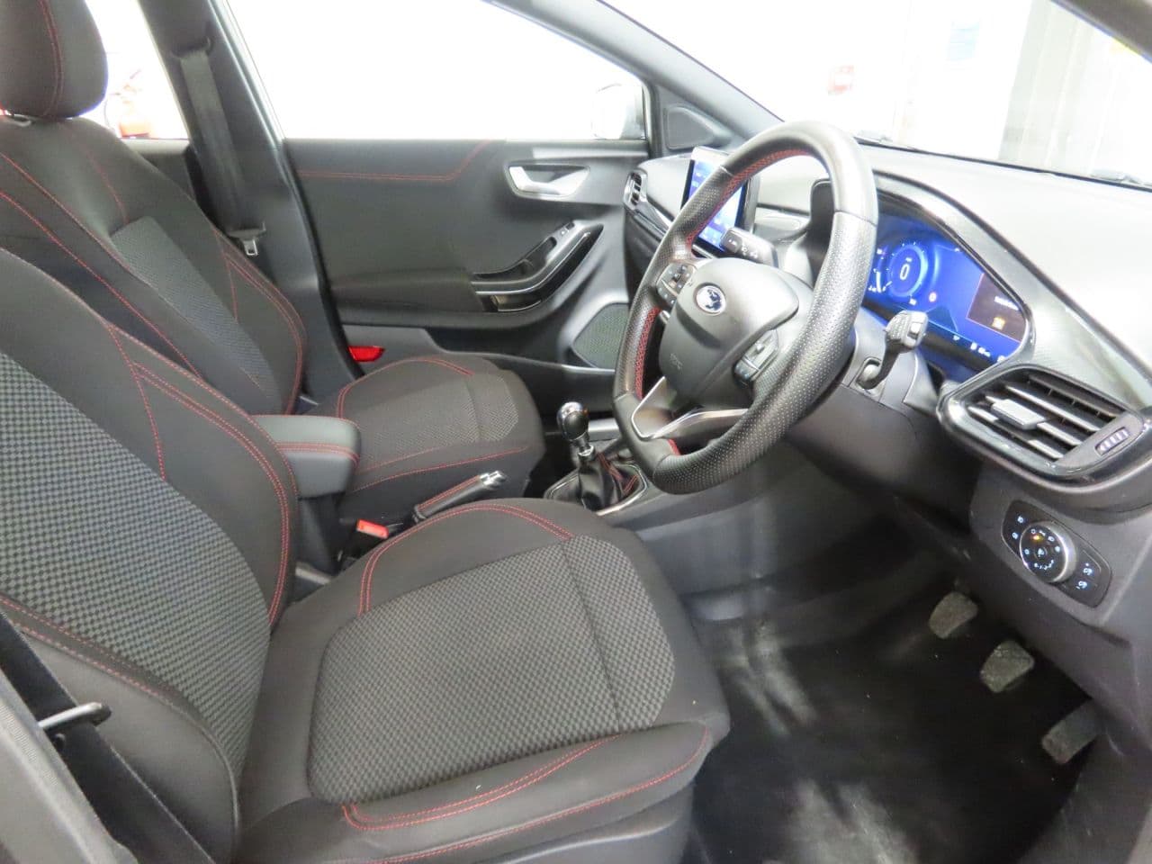 Ford Puma 1.0T EcoBoost MHEV ST-Line — image 7