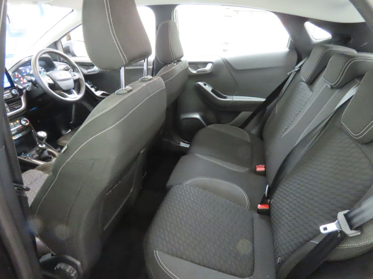 Ford Puma 1.0T EcoBoost MHEV Titanium — image 10