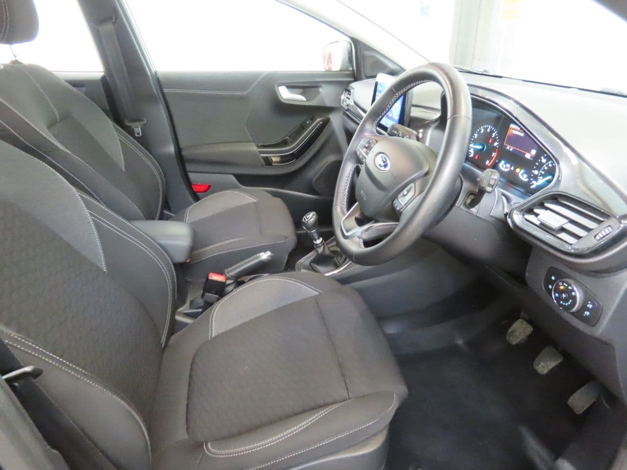 Ford Puma 1.0T EcoBoost MHEV Titanium — image 7