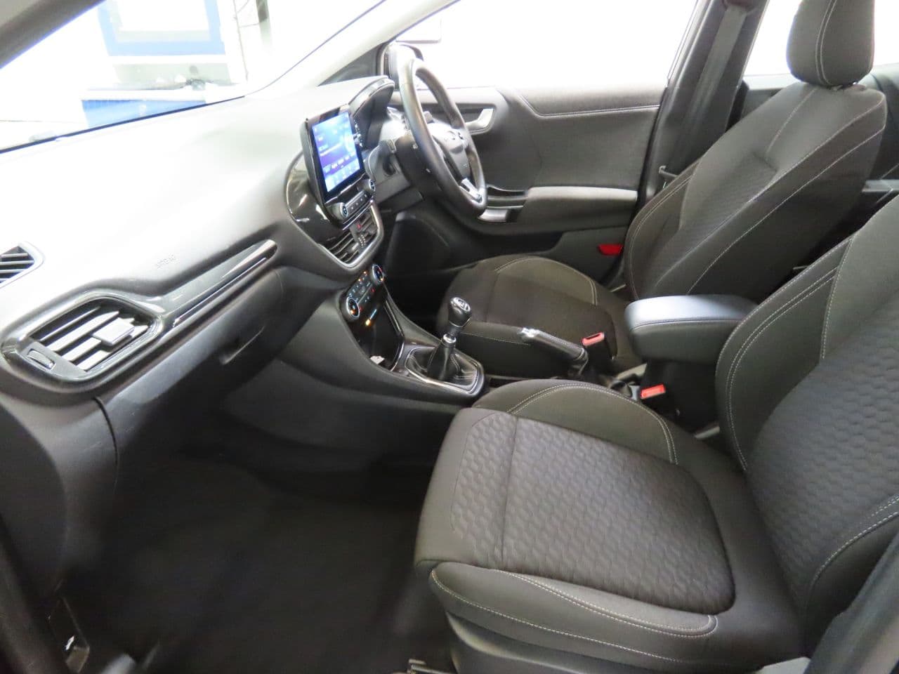 Ford Puma 1.0T EcoBoost MHEV Titanium — image 9