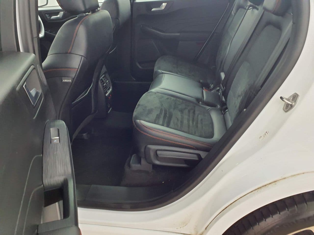 Ford Kuga 2.5 Duratec 14.4kWh ST-Line X Edition — image 10