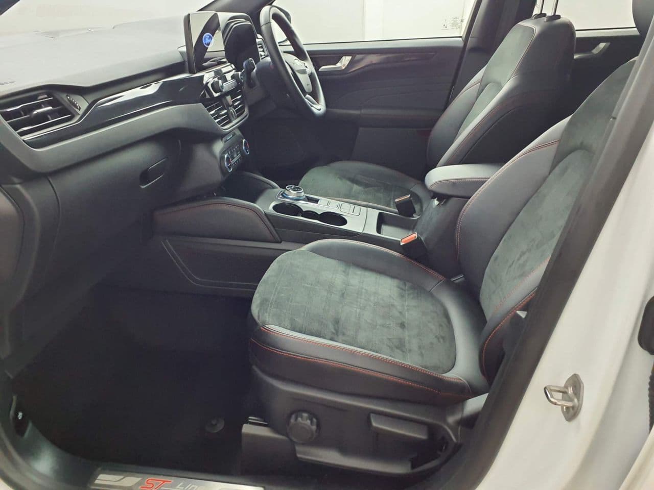 Ford Kuga 2.5 Duratec 14.4kWh ST-Line X Edition — image 8