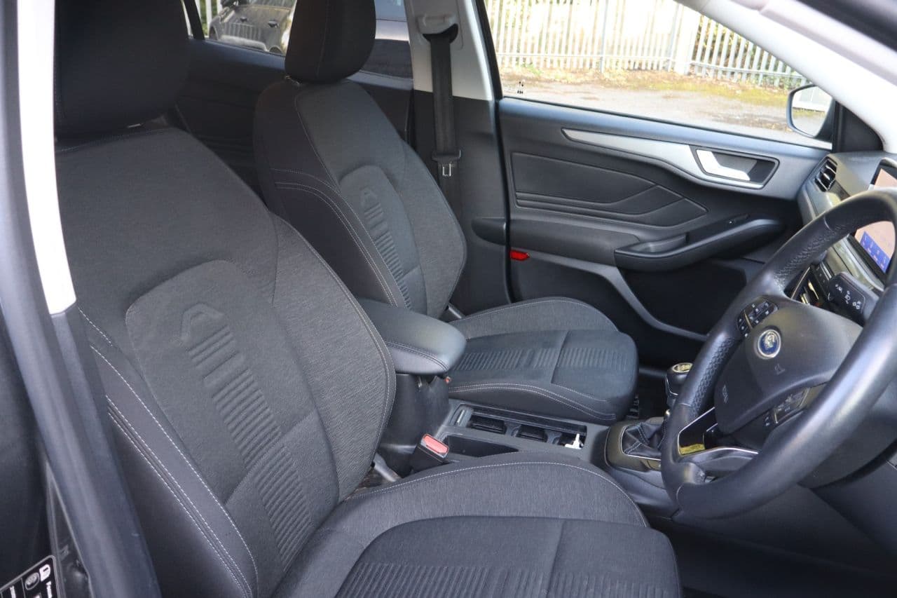 Ford Focus 1.0T EcoBoost Active — image 6