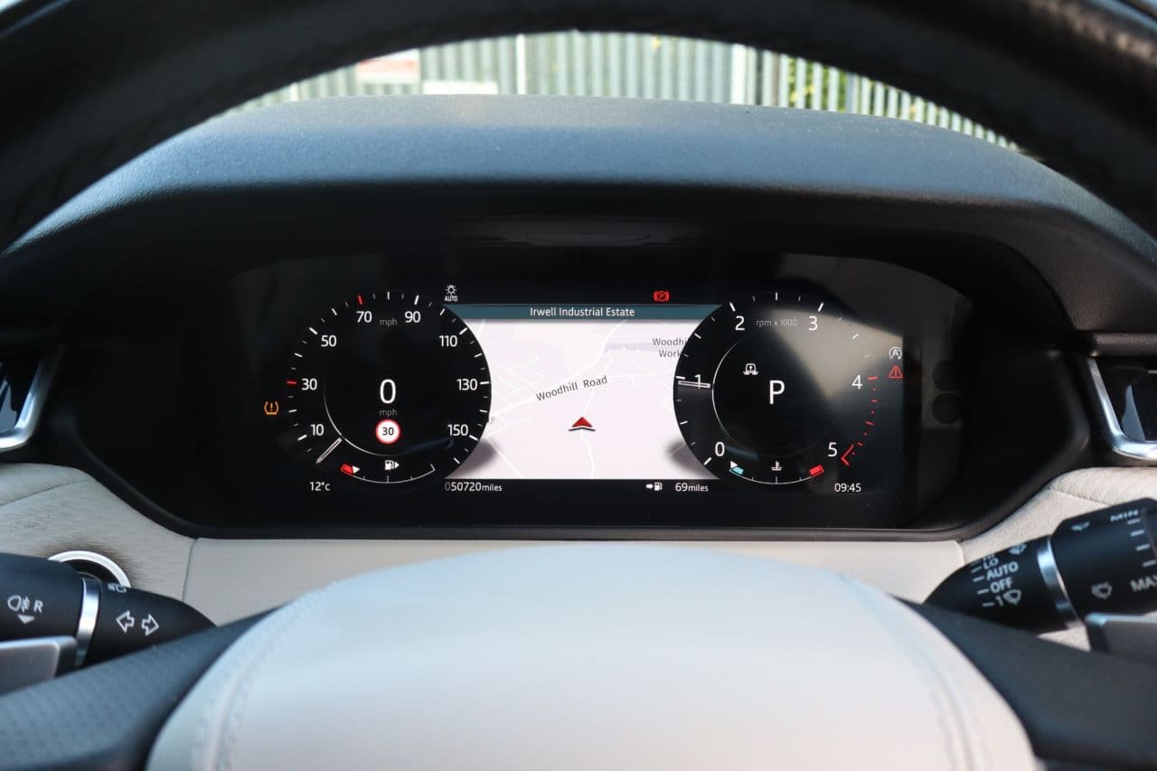 Land Rover Range Rover Velar 2.0 D200 MHEV R-Dynamic SE — image 7