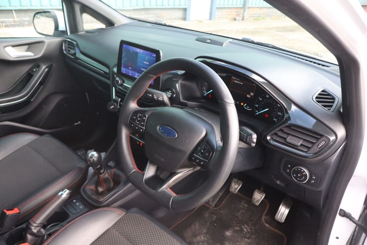 Ford Fiesta 1.0T EcoBoost MHEV ST-Line X Edition — image 3