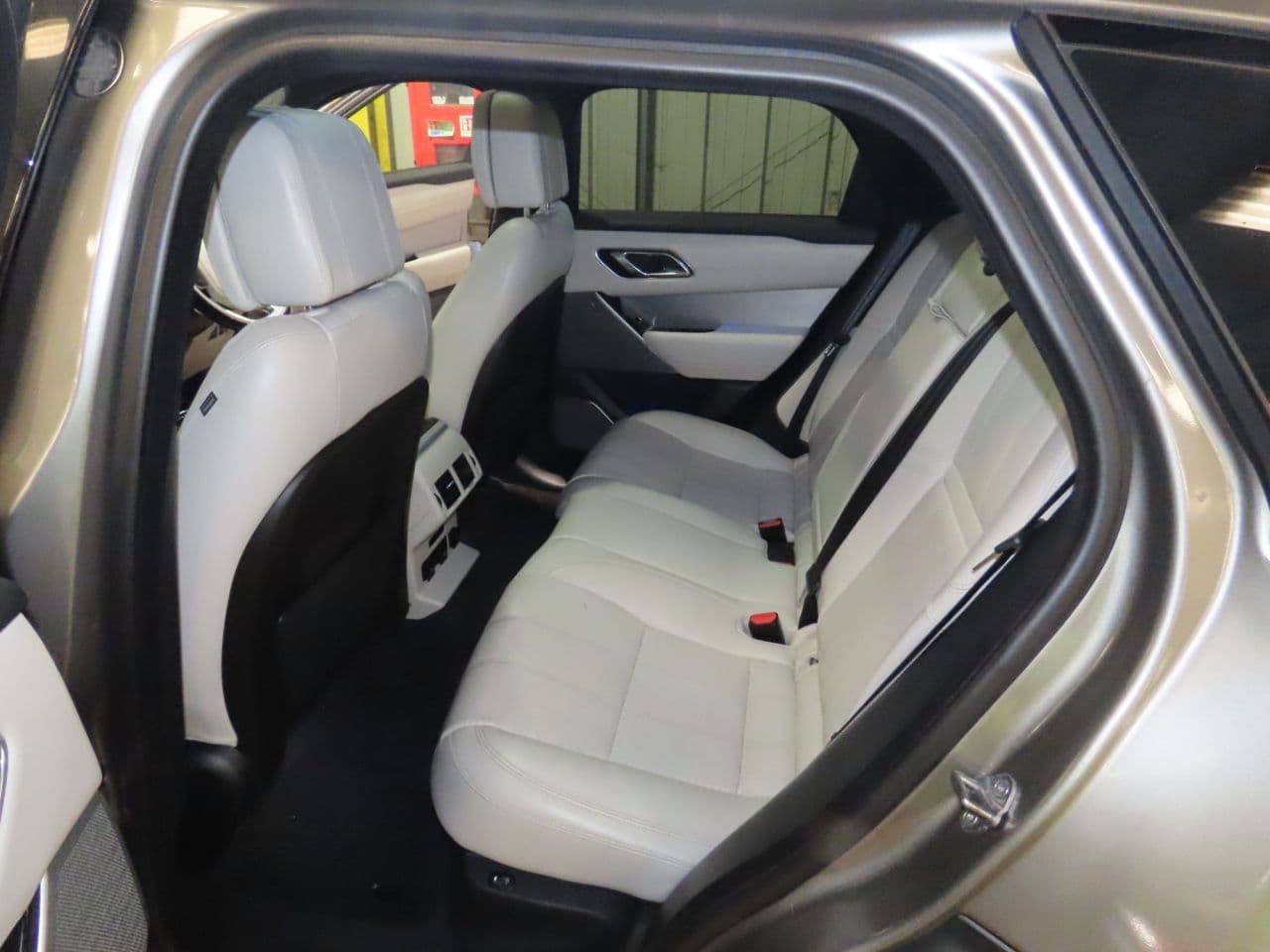Land Rover Range Rover Velar 2.0 P300 R-Dynamic HSE — image 10