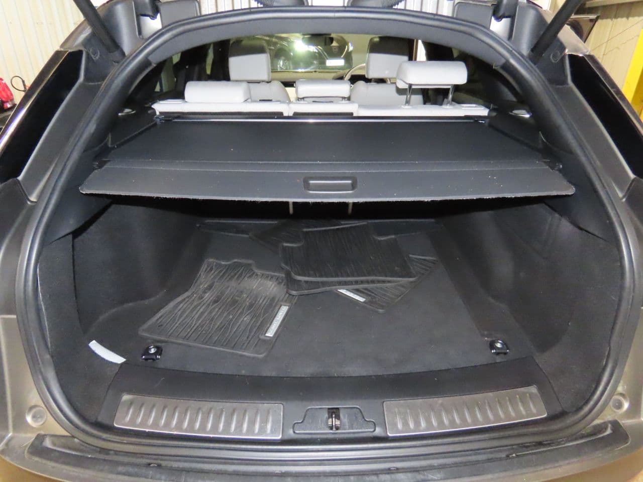 Land Rover Range Rover Velar 2.0 P300 R-Dynamic HSE — image 12