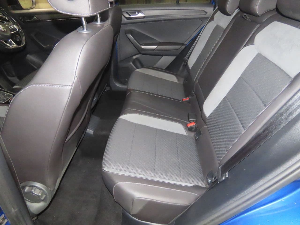 Volkswagen T-Roc 2.0 TSI GPF R-Line — image 10
